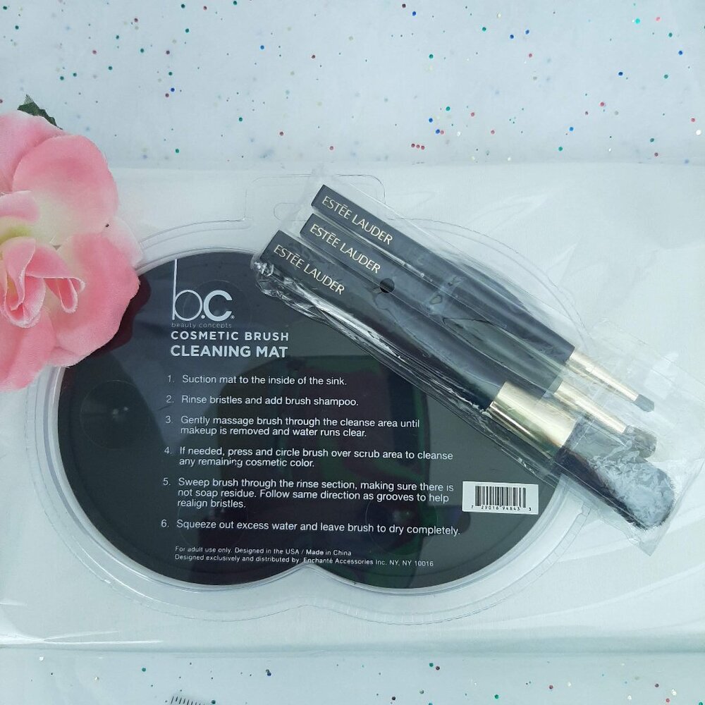Estée Lauder Cosmetic Brush Set with Cleaning Mat